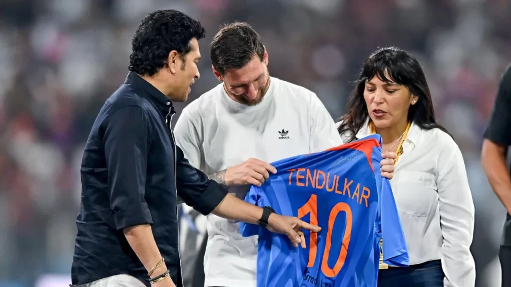 Sachin Tendulkar Meets Lionel Messi at Wankhede, Gifts Iconic No. 10 Jersey in Iconic Moment Sachin Tendulkar Meets Lionel Messi at Wankhede